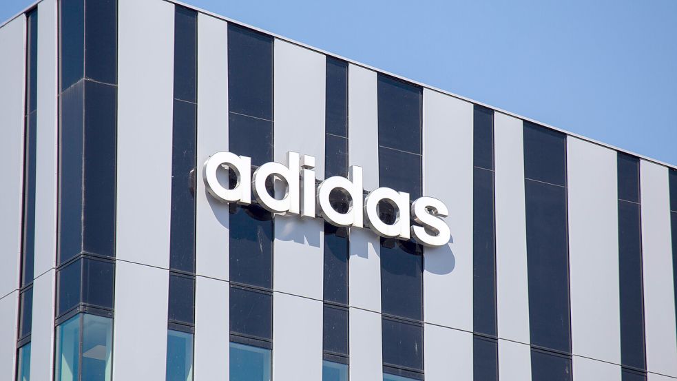 Adidas warnt bei gefälschten Trikots vor minderwertiger Qualität und gesundheitsgefährdenden Materialien. Foto: www.imago-images.de