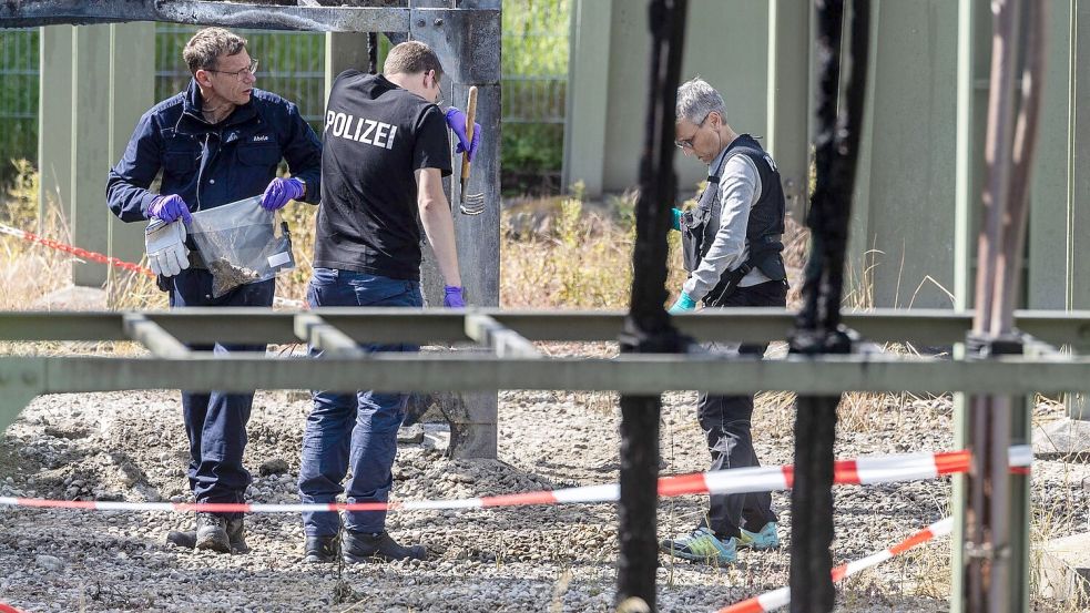 Die Ermittler gehen Hinweisen auf Brandstiftung nach. Foto: Christoph Schmidt