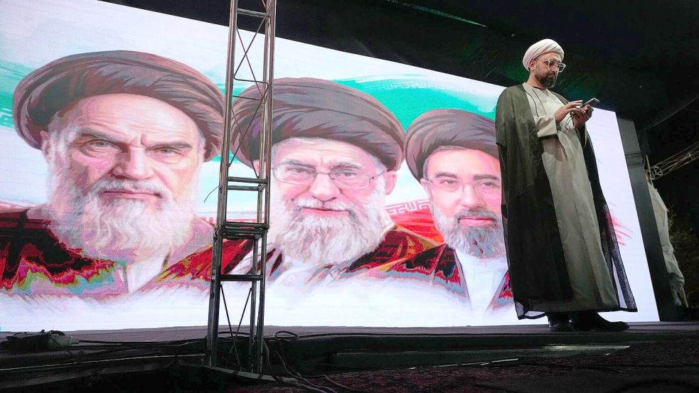 Ein iranischer Geistlicher während einer regierungsfreundlichen Versammlung in Teheran. Foto: Vahid Salemi