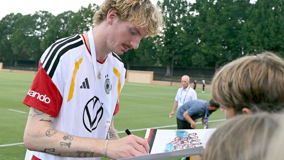 Nick Woltemade ist bei den Fans der DFB-Elf sehr beliebt. Foto: Federico Gambarini