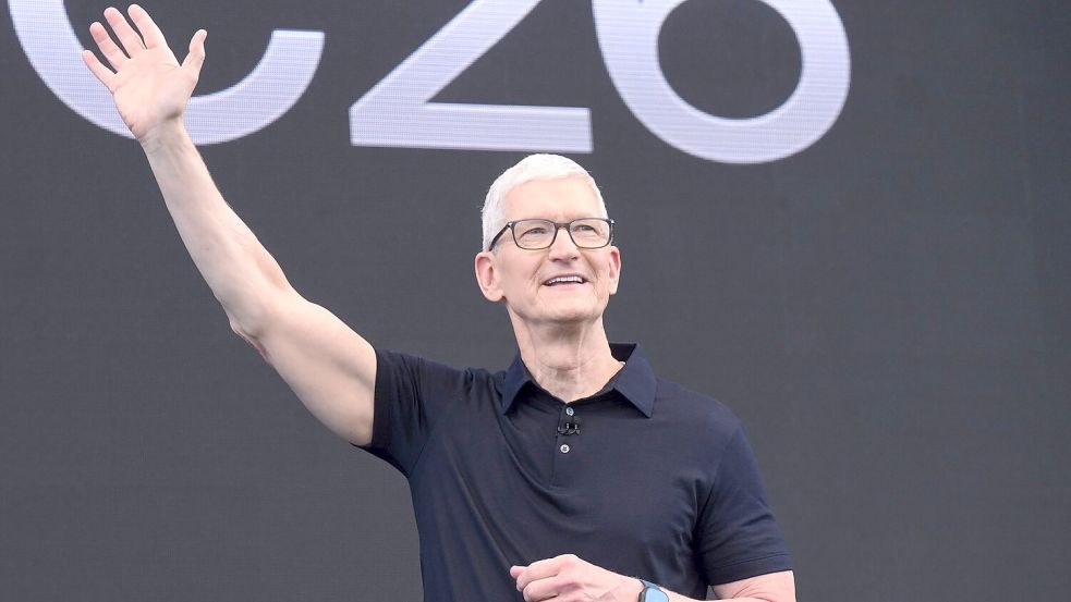 Für Tim Cook ist es die letzte WWDC als Konzernchef. Er übergibt die Führung zum September an John Ternus, der bisher für Geräte zuständig war. Foto: Noah Berger