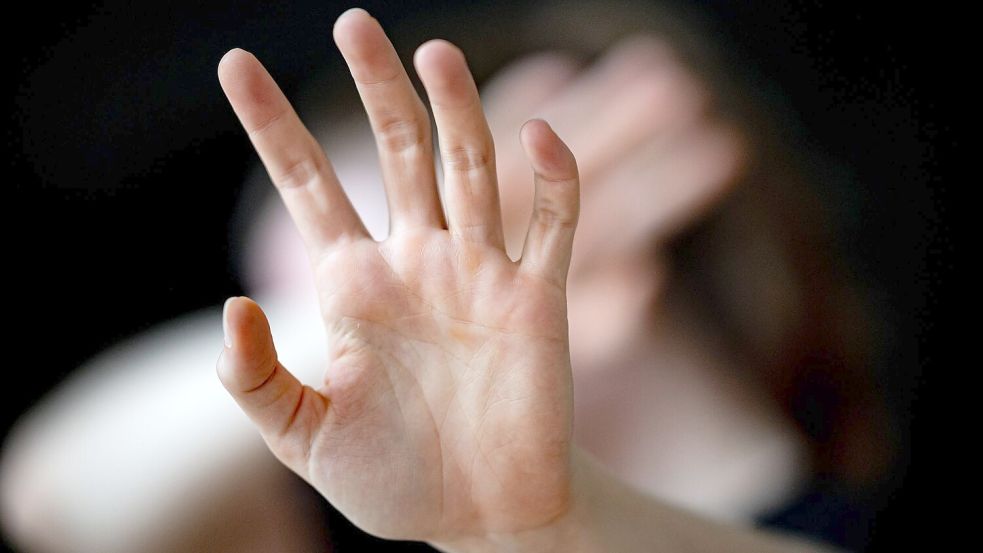 Bei Themis können sich Menschen aus der Kulturbranche melden, wenn sie sexuelle Belästigung oder Gewalt erfahren haben. (Symbolbild) Foto: Fabian Sommer/dpa