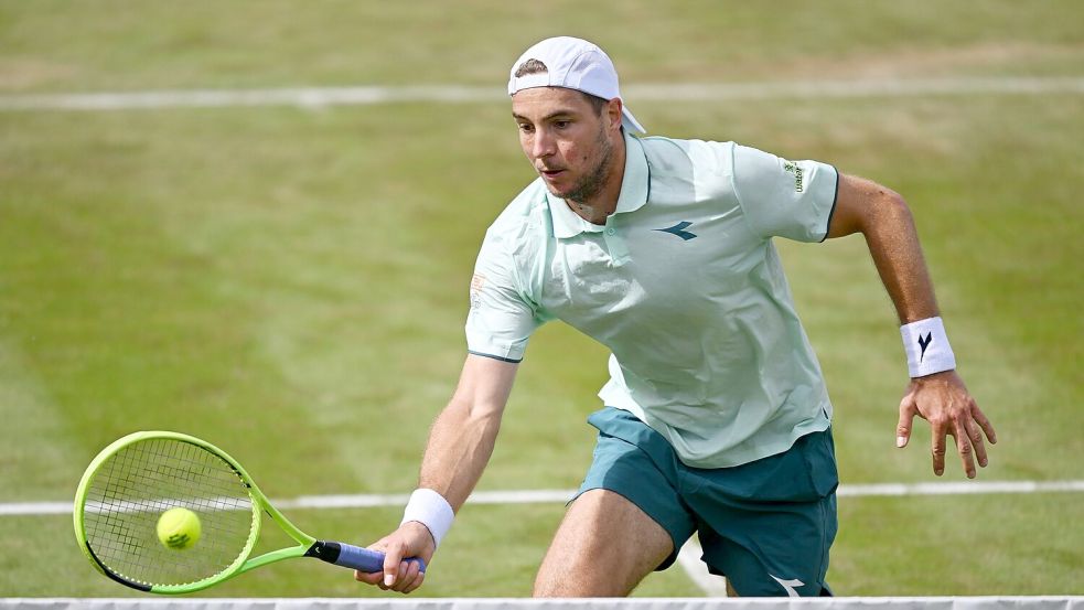 Jan-Lennard Struff steht in Stuttgart im Achtelfinale. Foto: Marijan Murat