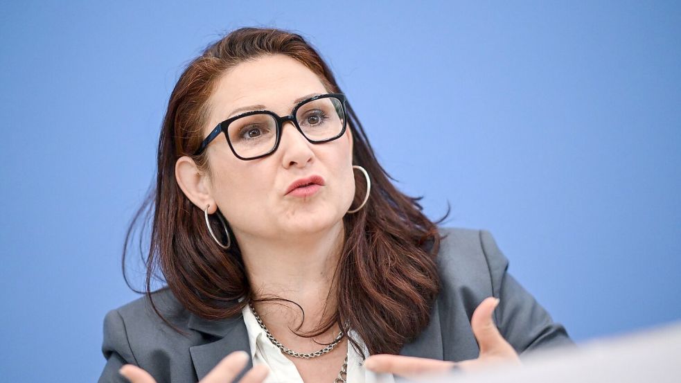 Die Bundesbeauftragte für Antidiskriminierung, Ferda Ataman, hält die geplante Reform des Allgemeinen Gleichbehandlungsgesetzes (AGG) für nicht ausreichend. (Archivfoto) Foto: Britta Pedersen/dpa