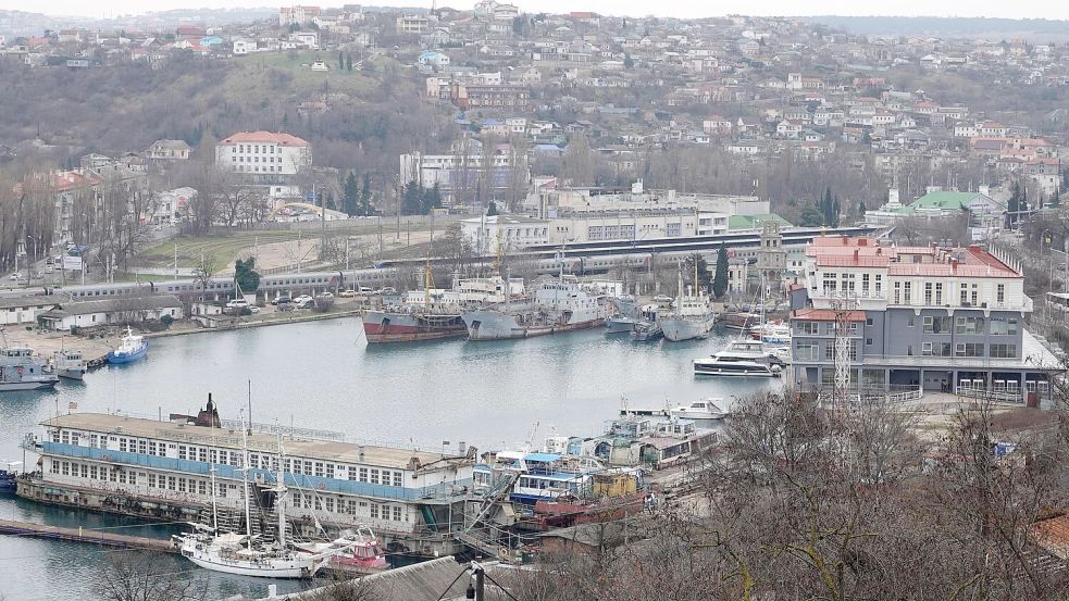 In Sewastopol wurde nach Angaben der Besatzungsverwaltung ein historisches Museum getroffen. (Archivbild) Foto: Ulf Mauder/dpa