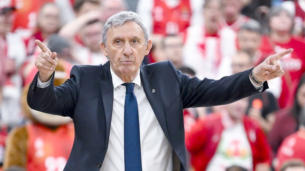 Bayern-Coach Svetislav Pesic dirigiert ein letztes Mal ein Team in einem Finale. (Archivbild) Foto: Sven Hoppe