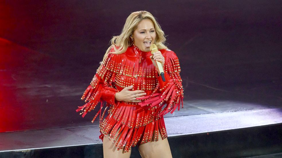 Helene Fischer startete ihre „360°“-Tour nach langer Bühnenpause in Dresden. Foto: Robert Michael/dpa