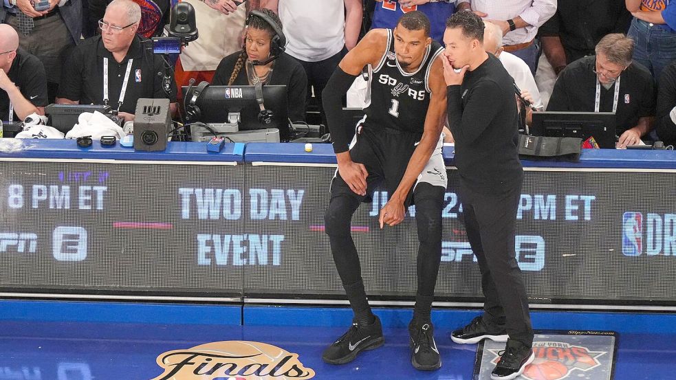 Nun unter Druck: Victor Wembanyama (1) und die Spurs. Foto: Frank Franklin II