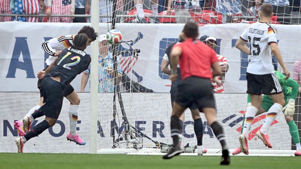 In Topform: Kai Havertz (l) beim Kopfballtor gegen die USA. (Archivbild) Foto: Federico Gambarini