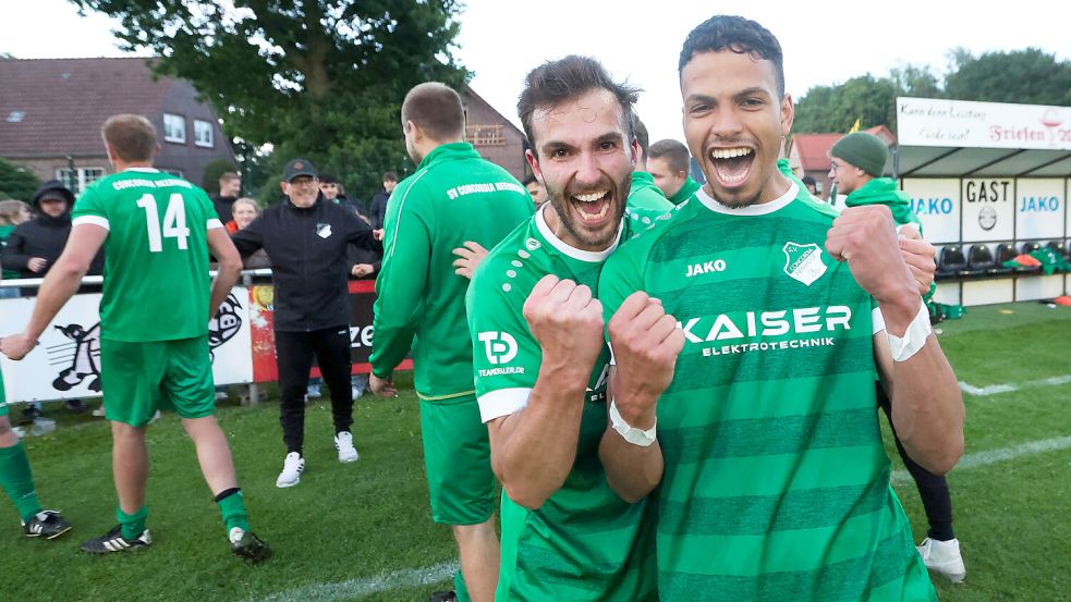 Der Jubel war gigantisch: Concordia Neermoor schafft als Aufsteiger den Sprung in die Ostfrieslandliga. Foto: Doden/Emden