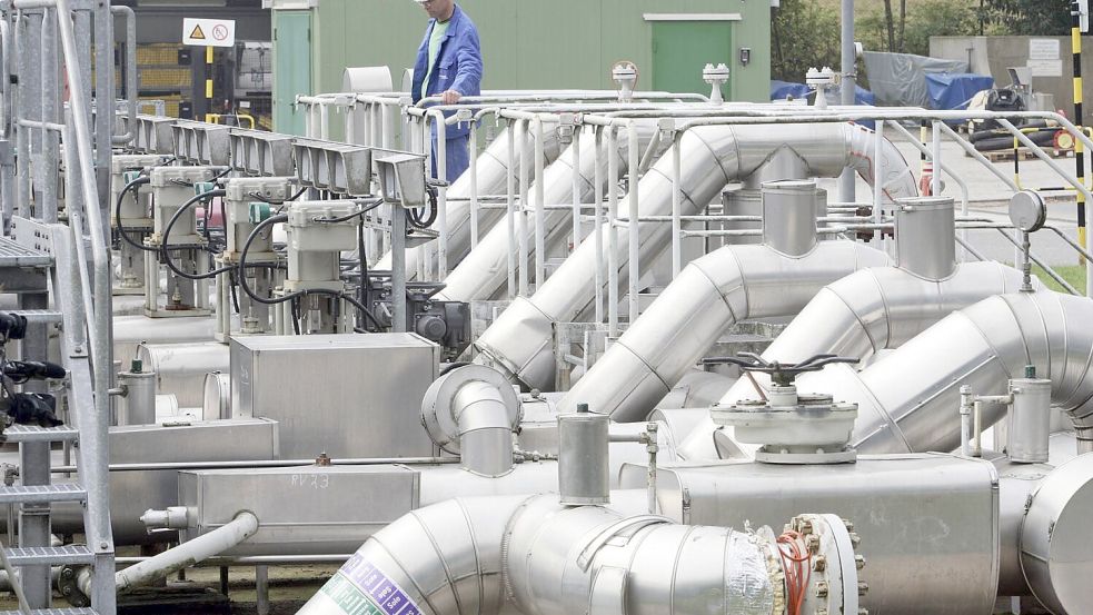 Das Anzapfen der Ölreserven dämpft den Preisanstieg. Foto: Ulrich Perrey/dpa