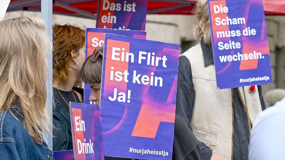 Sexuelle Handlungen sollten nach Vorstellungen von Bundesjustizministerin Hubig nur bei ausdrücklicher Zustimmung als einvernehmlich gelten - nach dem Prinzip „Nur Ja heißt Ja“. Foto: Jens Kalaene