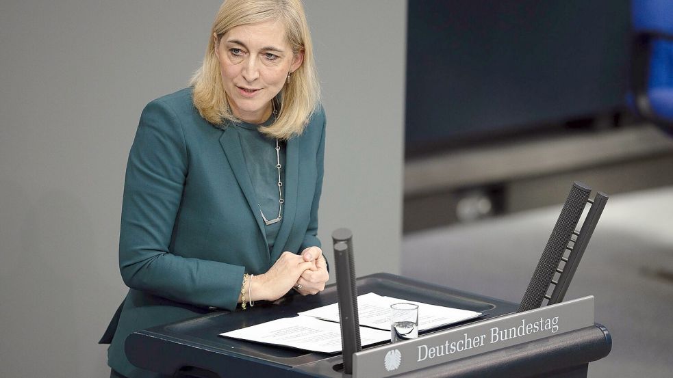 Gesundheitsministerin Warken bringt ihr Sparpaket ins parlamentarische Verfahren. (Archivbild) Foto: Markus Lenhardt