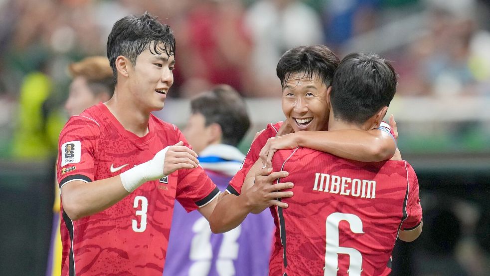 Südkorea um Superstar Heung-Min Son (2.v.r) jubelte über den Auftaktsieg nach 0:1-Rückstand. Foto: Matias Delacroix