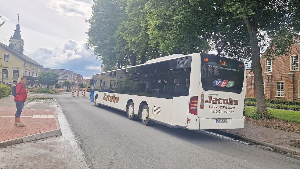 Die Haltestellen in der Neuen Straße in Weener können bis mindestens Ende August nicht von den Bussen angefahren werden. Foto: Tatjana Gettkowski