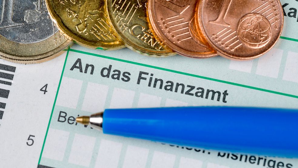 Wer sich mit Steuererklärungen auskennt, kann Tausende Euro sparen. Foto: IMAGO/Schöning