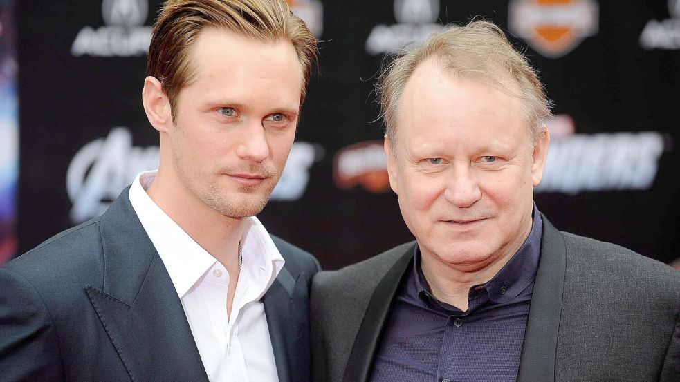 Alexander Skarsgård (links) ist wie mehrere seiner Brüder in die Fußstapfen von Vater Stellan (rechts) getreten. (Archivbild) Foto: Michael Nelson