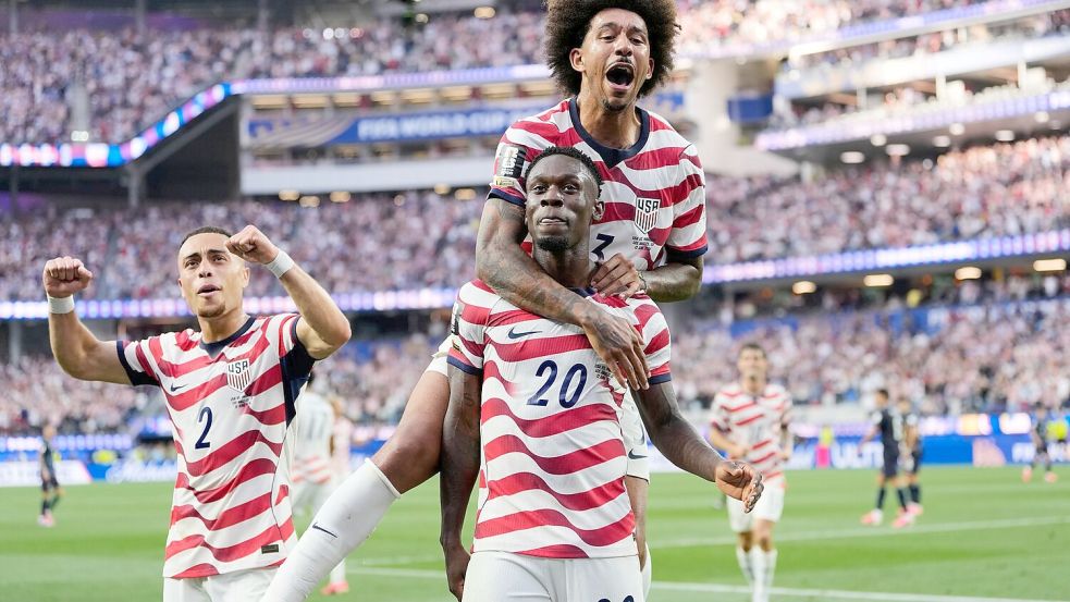Balogun (vorne) traf schon in der ersten Halbzeit doppelt für die USA. Foto: Andre Penner