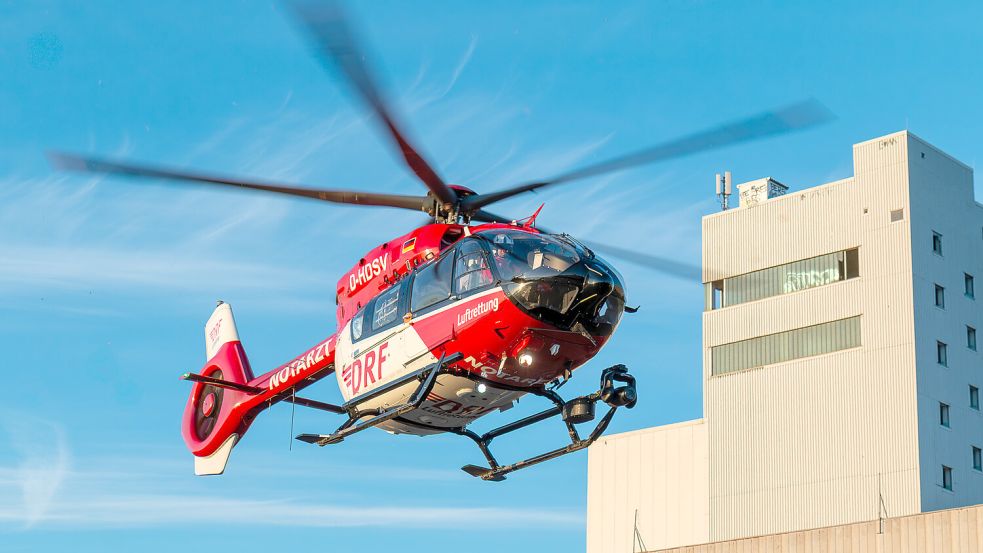 Auch der schnelle Einsatz des Rettungshubschraubers konnte das Leben des Feuerwehrmanns nicht retten. Foto: Jasper Hentschel