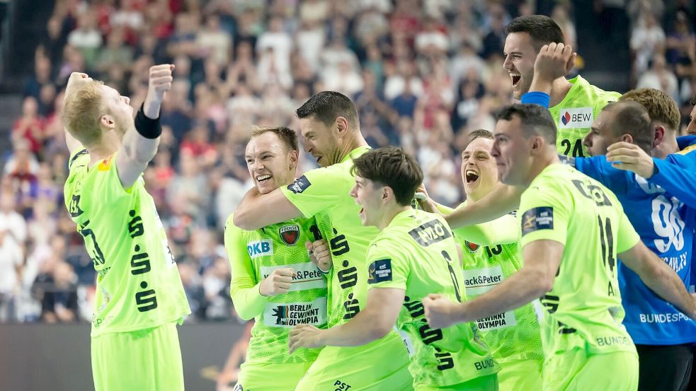 Die Berliner feiern den Einzug ins Finale der Champions League. Foto: Marius Becker