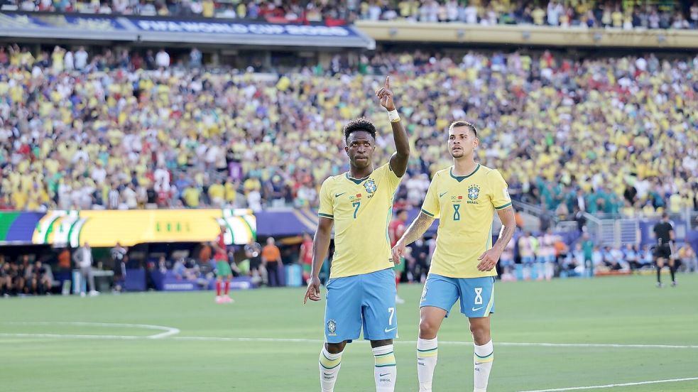 Vinícius Júnior (l.) ist Brasiliens große Offensiv-Hoffnung bei der WM. Foto: Adam Hunger