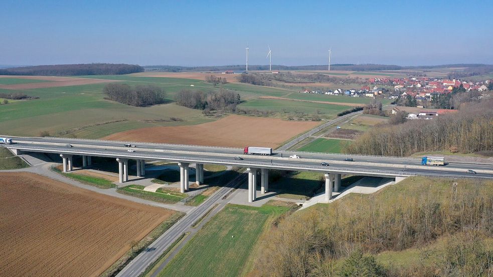 Mittlerweile ist die Brücke erneuert. (Archivbild) Foto: Karl-Josef Hildenbrand