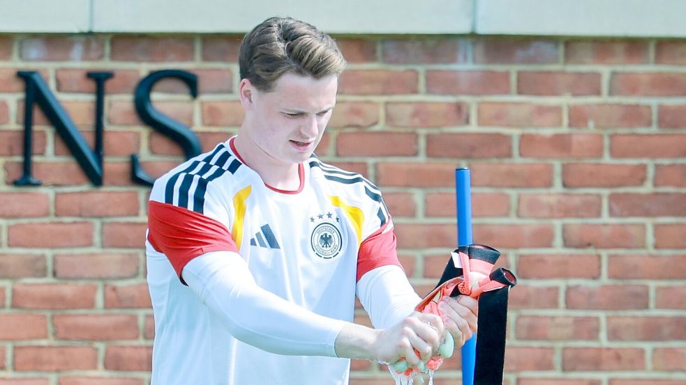 Jonas Urbig gehört nicht zum offiziellen DFB-Kader bei der WM. Foto: Jan Woitas/dpa