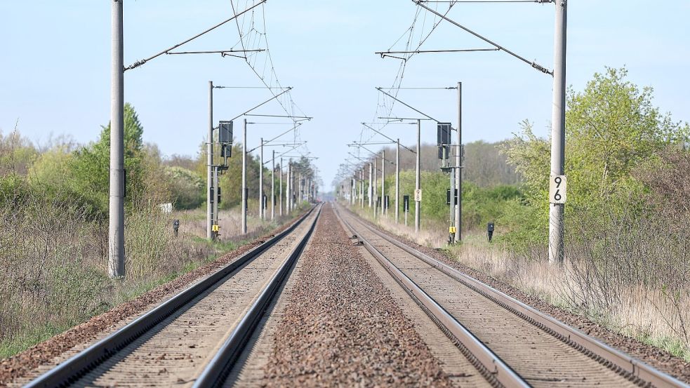 Der EVG-Vorsitzende fordert Paketlösungen bei der Streckenzuteilung, mit denen der Bahn-Konkurrent Italo verpflichtet wird, auch Zuglinien in der Provinz zu bedienen. (Symbolbild) Foto: Jan Woitas