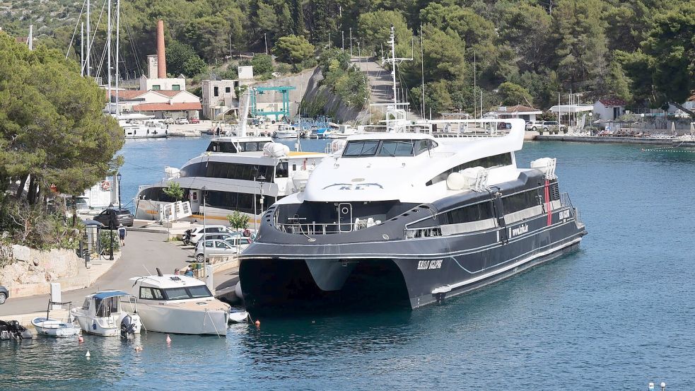 Bei dem Katamaran, der mit einem Segelboot zusammenstieß, handelt es sich um ein Linienschiff. Foto: Ivo Cagalj/PIXSELL/XinHua/dpa