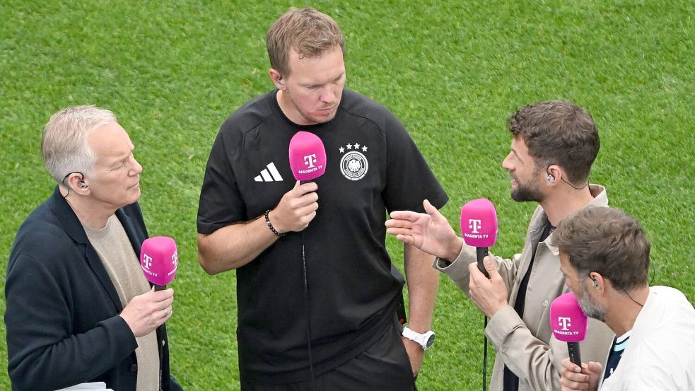 Jürgen Klopp (r) und Thomas Müller reagieren auf ihre Aussagen gegenüber Julian Nagelsmann. Foto: Federico Gambarini/dpa