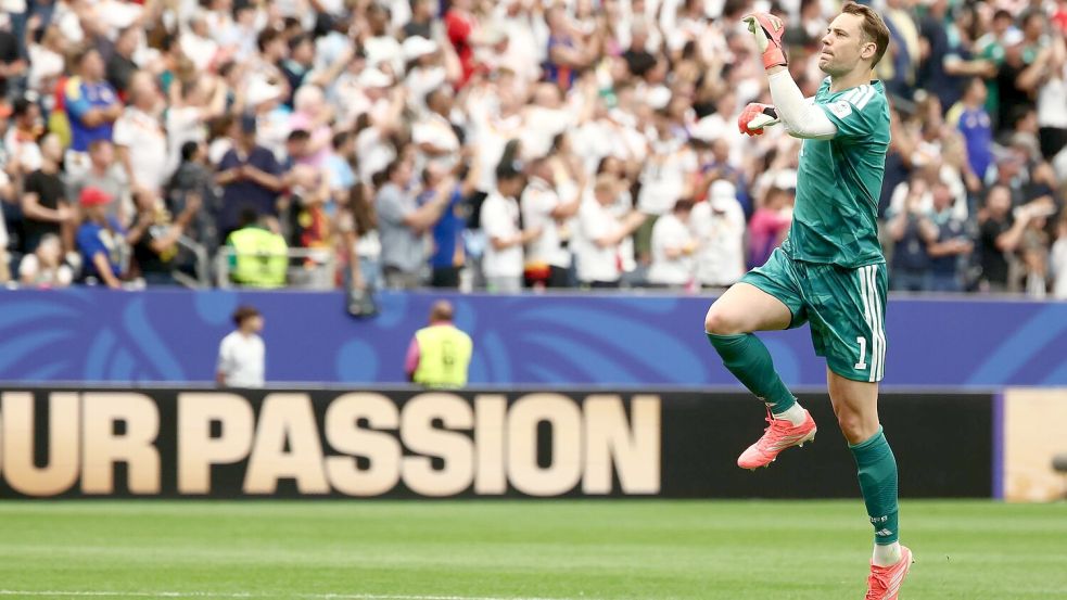 Manuel Neuer analysiert den klaren Startsieg der Fußball-Nationalmannschaft. Foto: Christian Charisius/dpa