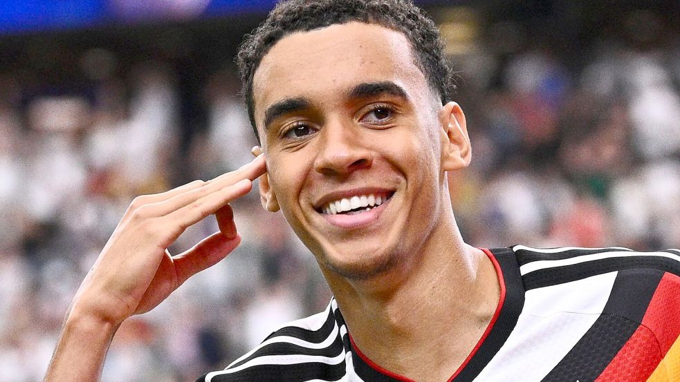 Ein strahlender Jamal Musiala beim besonderen WM-Comeback in den USA. Foto: Tom Weller/dpa
