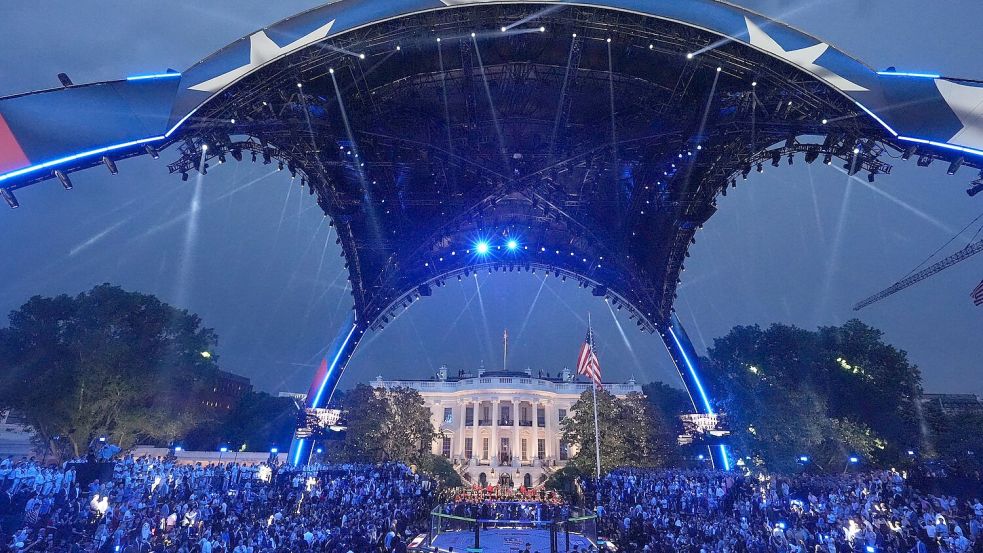 Die gewaltige Kuppelkonstruktion namens „The Claw“ (die Kralle) lässt sogar das Weiße Haus klein wirken. Foto: Alex Brandon