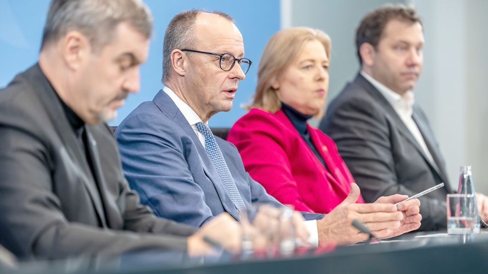 Auf sie kommt es in den nächsten Wochen an: Was trauen sich Bundeskanzler Friedrich Merz, CSU-Chef Markus Söder und die SPD-Spitzen Bärbel Bas und Lars Klingbeil zur Reform der Rente zu? Foto: Michael Kappeler