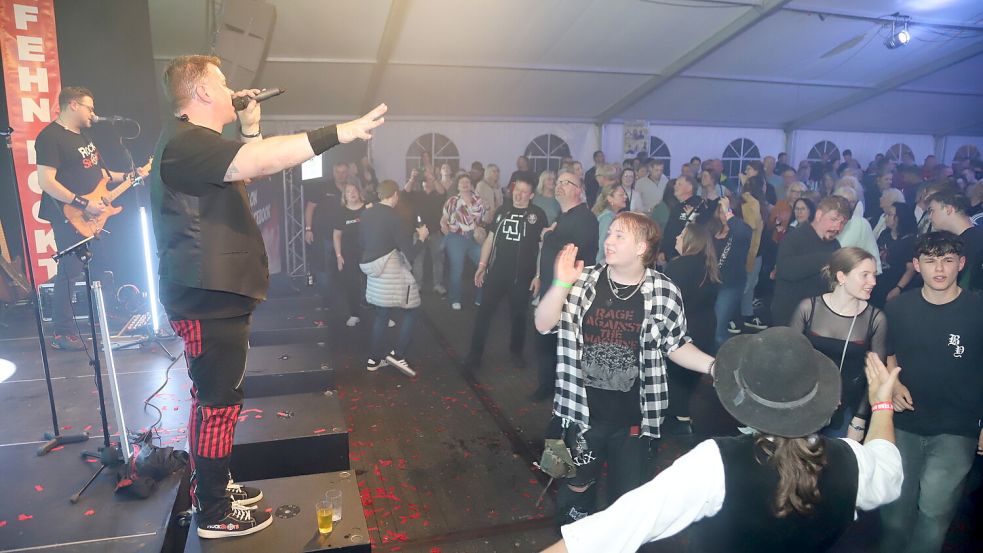 Es herrschte ausgelassene Partystimmung bei der 28. Auflage von „E’fehn rockt“ in Elisabethfehn. Foto: Hans Passmann