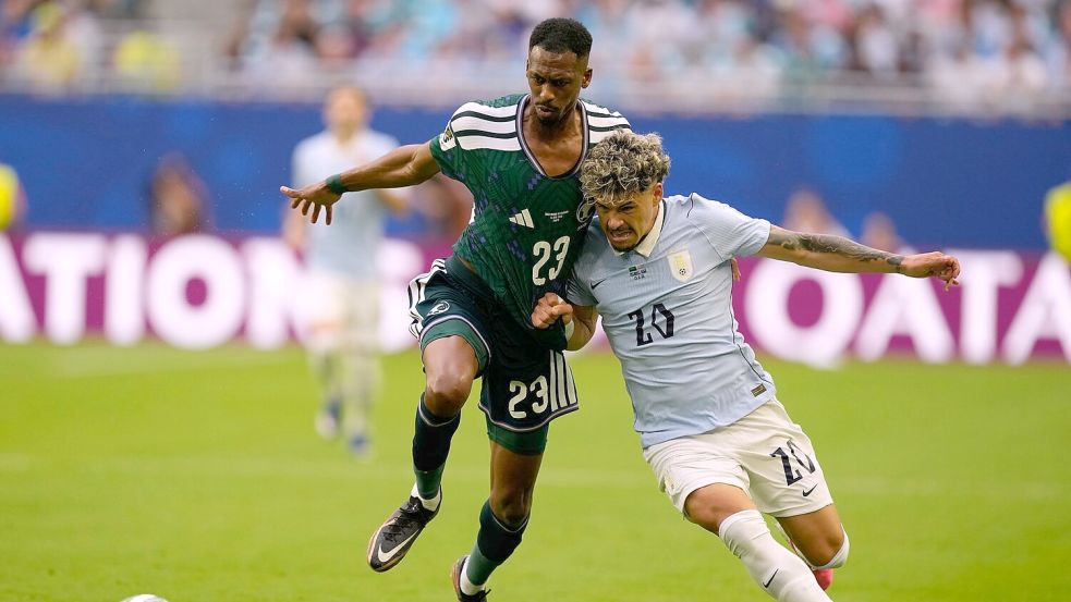 Das Spiel zwischen Uruguay und Saudi-Arabien war hart umkämpft. Foto: Rebecca Blackwell