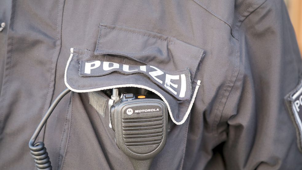 Die Polizei rückt mit einem Großaufgebot zu einer Schlägerei am Pferdemarkt an. Foto: Romuald Banik