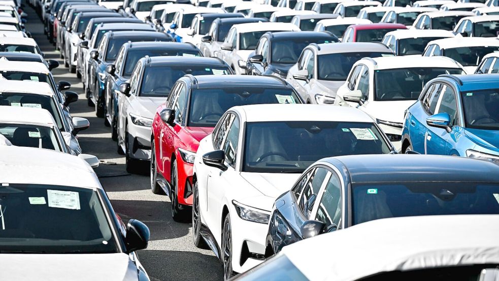 Deutschland exportiert viele Autos in die USA - aber laut Statistischem Bundesamt seit dem Inkrafttreten der höheren Einfuhrzölle mit einem geringeren Wert. (Symbolbild) Foto: Sina Schuldt