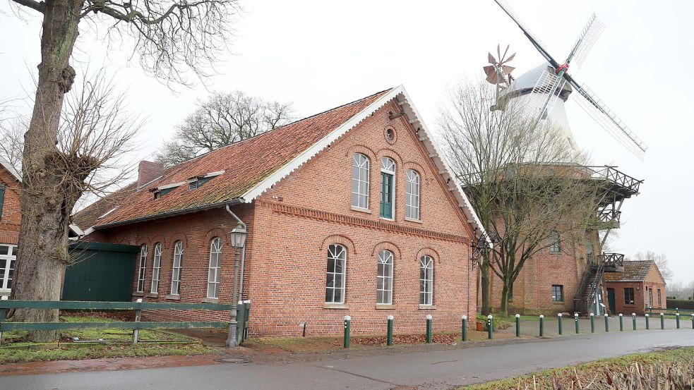 Bis 2019 war im Barßeler Müllerhaus Gastronomie betrieben worden. Seit deren Auszug herrscht im Gebäude Leerstand. Foto: Hans Passmann