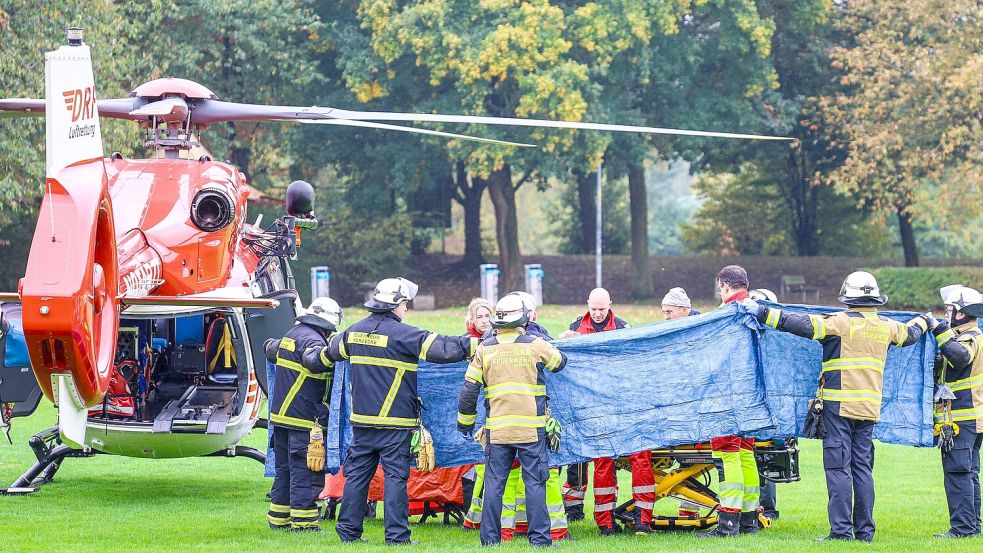 Nach der Attacke war ein Rettungshubschrauber im Einsatz. (Archivbild) Foto: Alex Talash/dpa