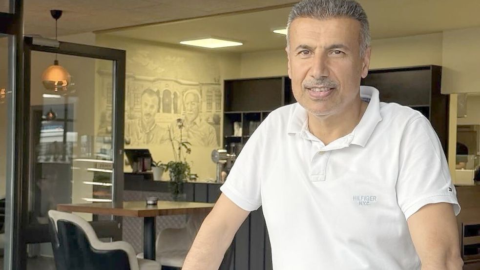 Faysal Milli hinter den heruntergefahrenen Fenstern bei „Die Milli´s“. Foto: Herdal Milli