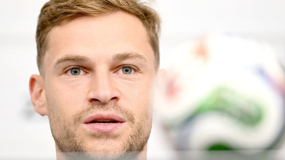 Joshua Kimmich spricht über die kommenden WM-Aufgaben. Foto: Federico Gambarini/dpa