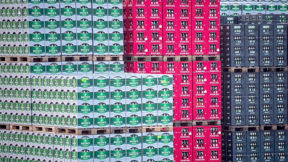 Auch Beck’s gehört zum belgischen Brauereiriesen AB Inbev. (Archivbild) Foto: Sina Schuldt