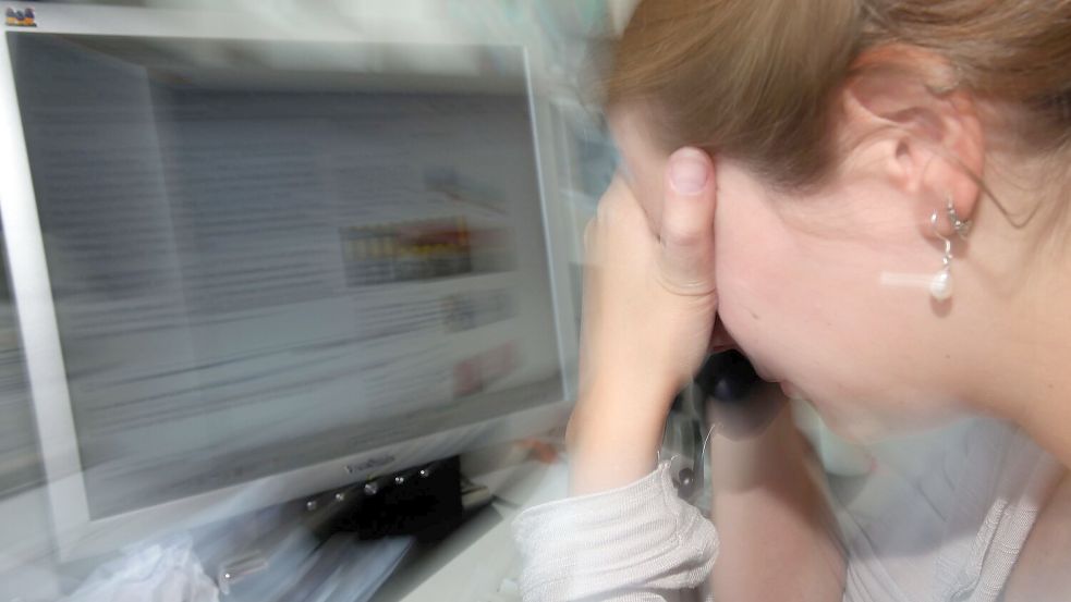 Viele Menschen in Deutschland haben Stress. (Illustration) Foto: Oliver Berg/dpa