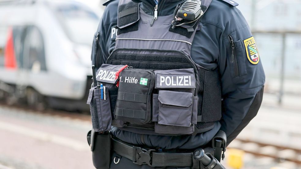 Eine Zugbegleiterin ist von einem Fahrgast angegriffen und im Gesicht verletzt worden. (Archivbild) Foto: Jan Woitas