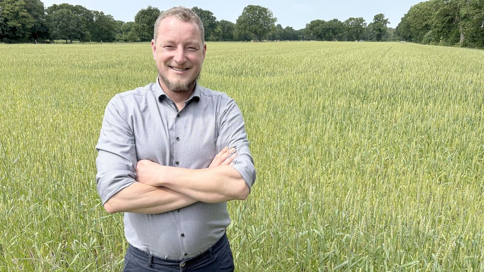 Unternehmer und Landwirt Janno Schmid aus Großwolde kandidiert für das Amt des Bürgermeisters der Gemeinde Westoverledingen. Foto: Carsten Ammermann