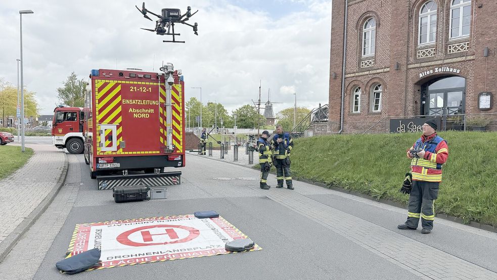 Das betroffene Gebiet im Norder Hafen wurde mit einer Drohne erkundet. Foto: Feuerwehr Norden/Thomas Weege