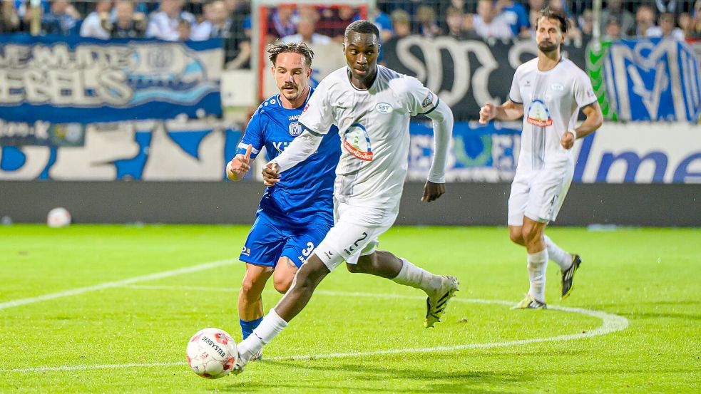Ibrahim Touray (vorne, hier im Spiel gegen den SV Meppen) lief in der vergangenen Saison für den SSV Jeddeloh auf. Foto: Imago