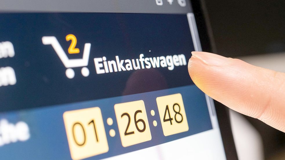 Wer im Internet Verträge abschließt, soll diese künftig einfacher wieder stornieren können. Foto: Mohssen Assanimoghaddam