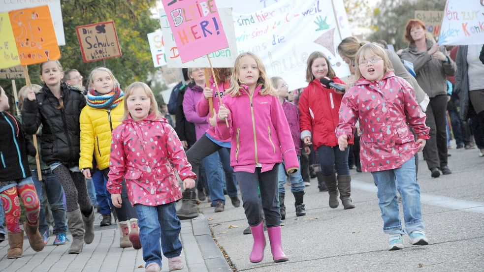 An der Demonstration nahmen 2013 auch viele Kinder teil. Sie kamen vor allem aus Burlage und Hahnentange. Sie wollen ihre Grundschulen behalten. Archivfoto: Robert Mohr